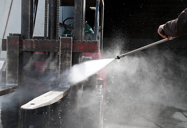 Best Pressure Washing Contractors  in Lden, MA